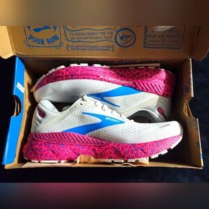 Brooks Adrenaline GTS 22 Leopard Print; Brand New in Box; Womens size 10